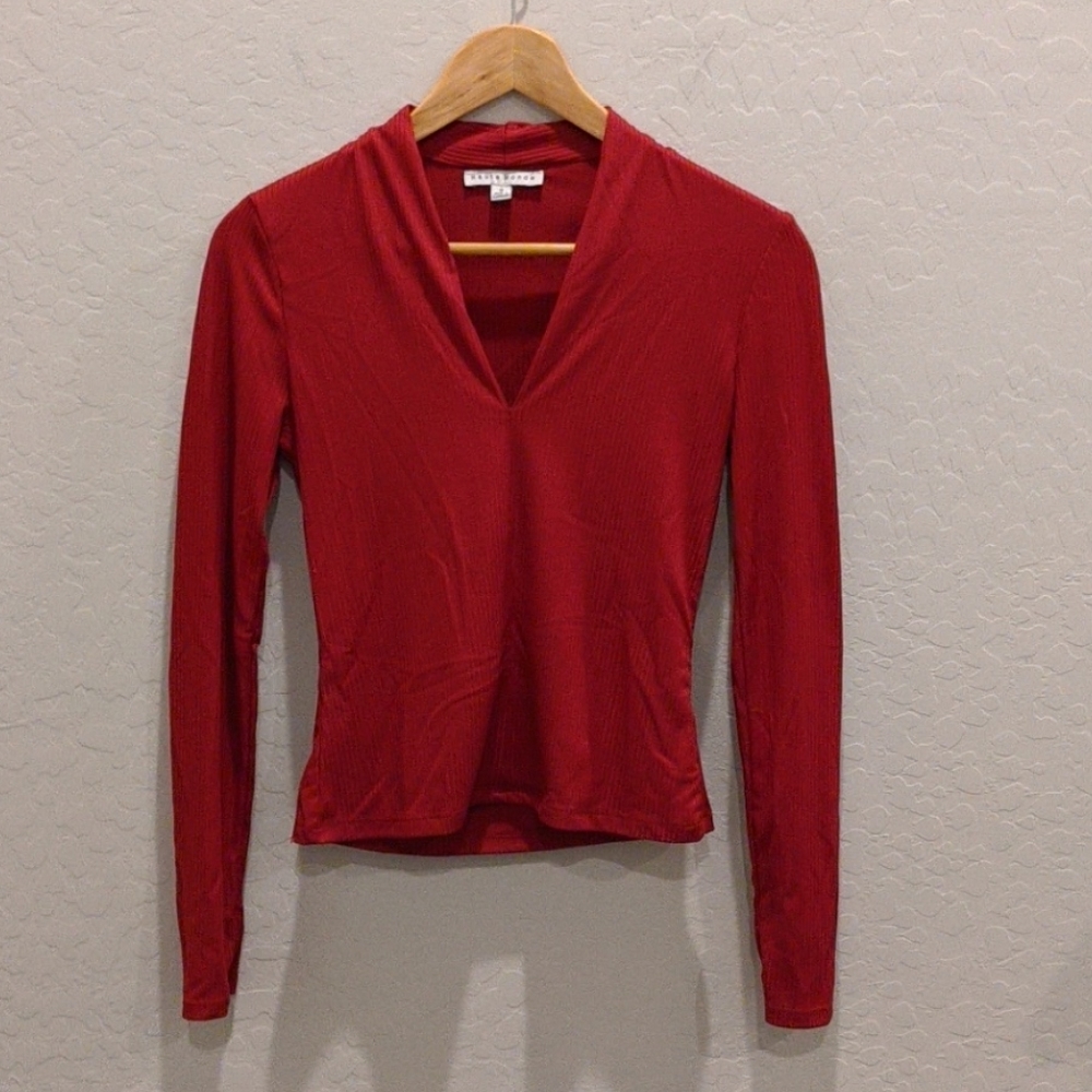 V neck long sleeve top